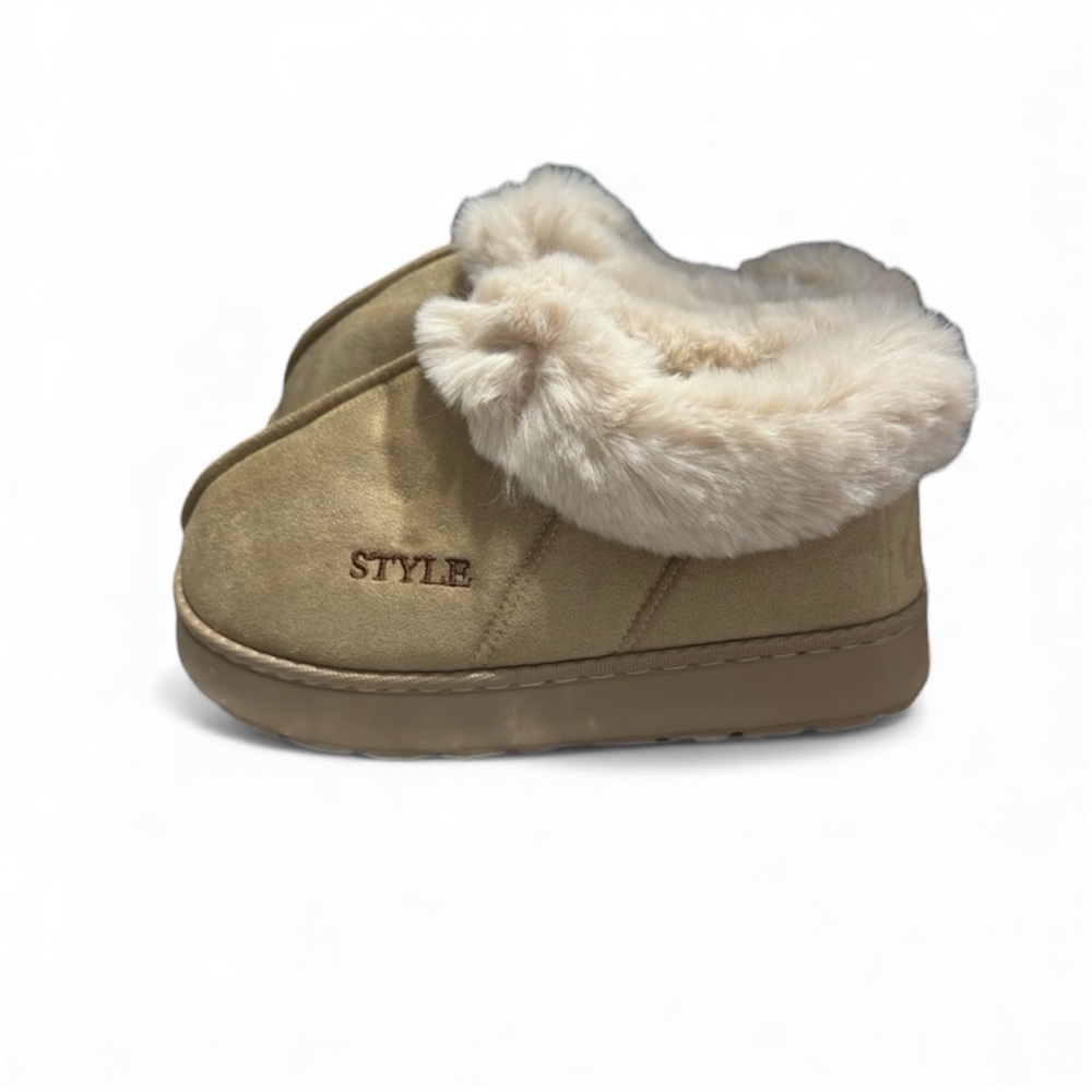 Style Cozy fleece lined slippers NWT size 40/41